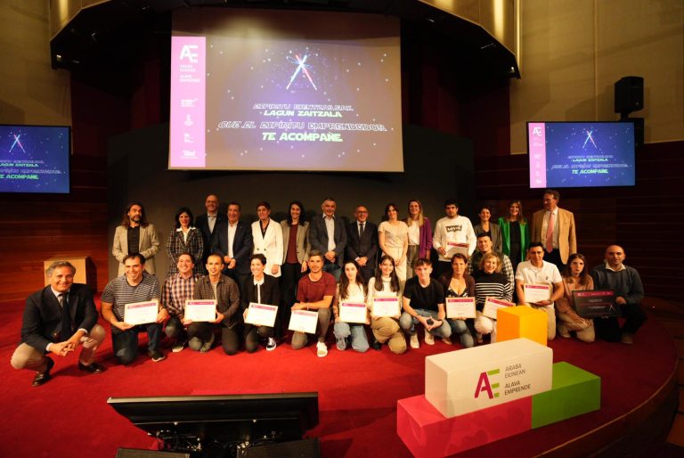 04_premiados_escenario-1-768×514